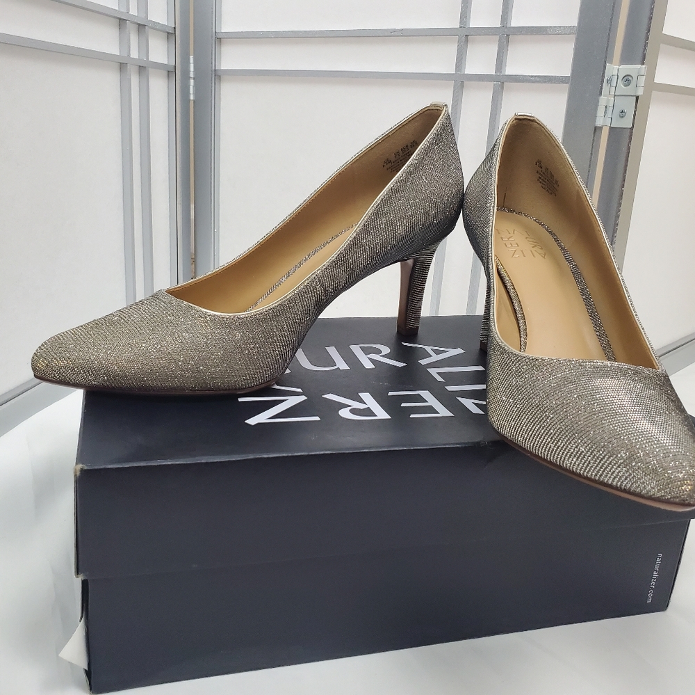 Naturalizer Shiny Pumps